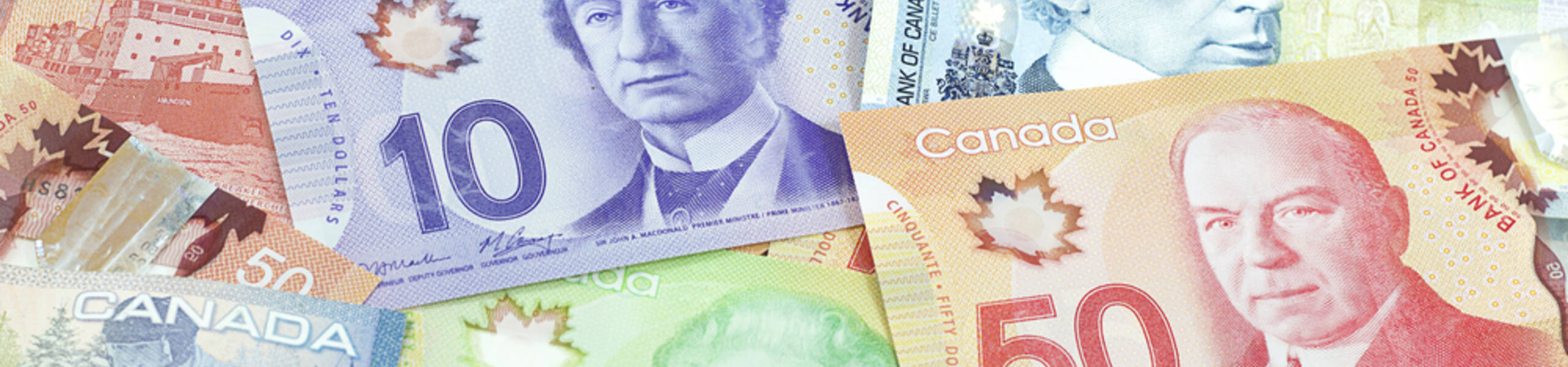 USD/CAD: the loonie is waiting for the signal from the “wedge” 