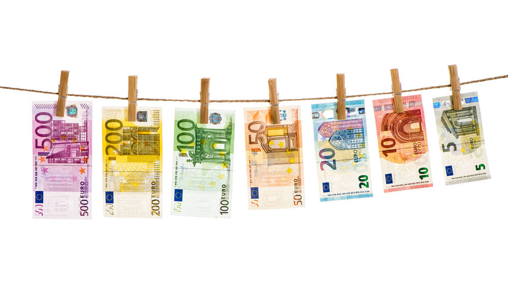 Is it time to sell EUR/USD? 